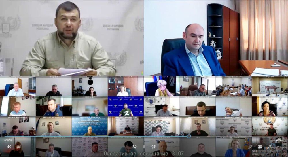Денис Пушилин: На еженедельном оперативном совещании с Председателем Правительства ДНР Евгением Солнцевым, руководителями органов исполнительной власти, главами городов и районов рассмотрели ряд вопросов, среди которых: