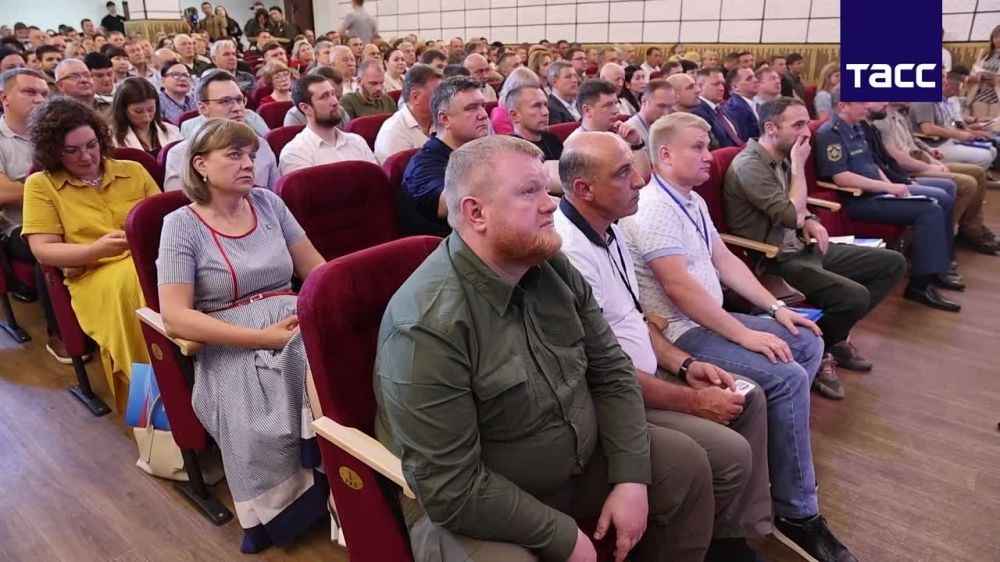 Донецкое региональное отделение "Единой России" выдвинуло список кандидатов на выборы в Народный совет ДНР и муниципальные советы, передает наш корреспондент