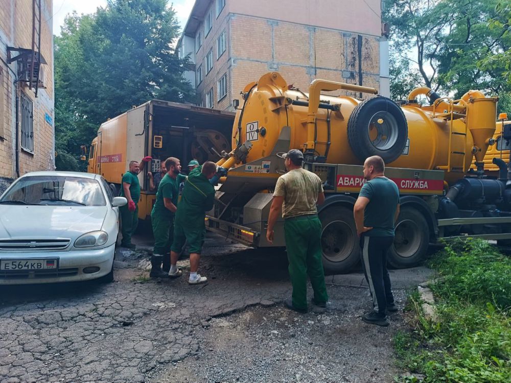 Василий Ткачук: Силами подрядной организации города Москвы совместно с представителями водопроводно-канализационной службы №...