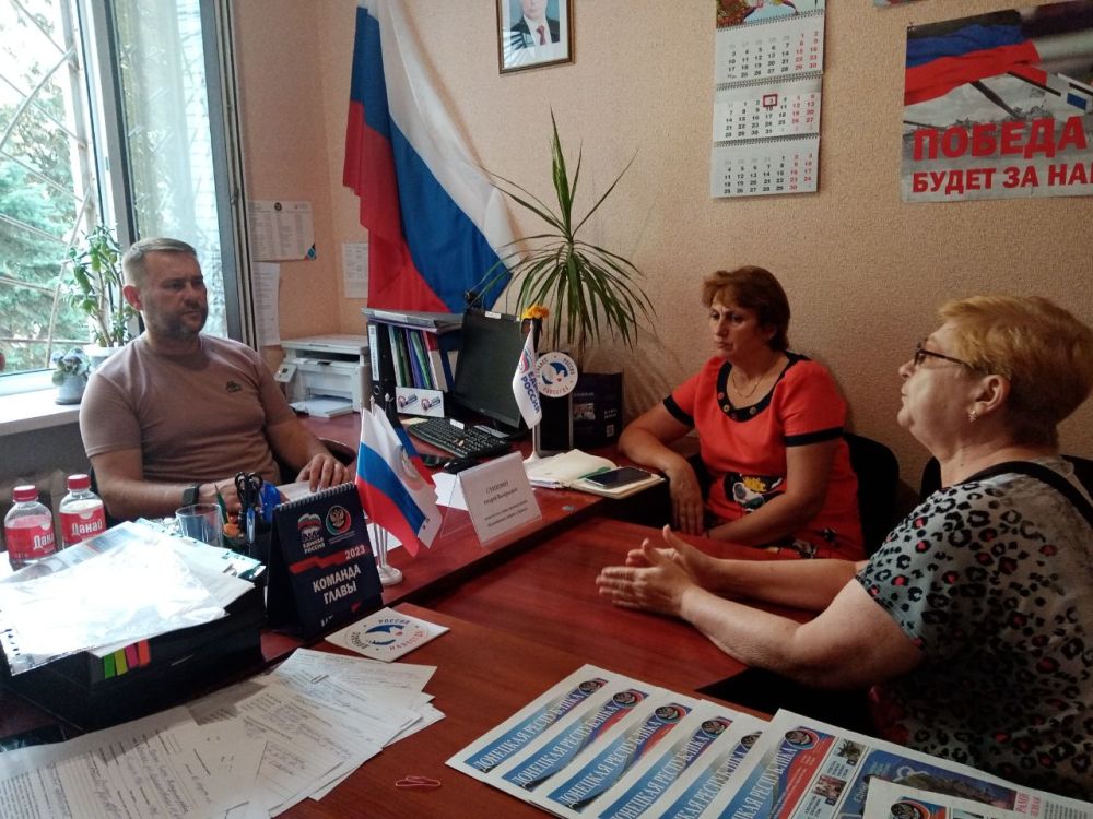 Василий Ткачук: В четверг, 08 августа, в общественной приемной Всероссийской политической партии «Единая Россия», Калининского района города Донецка состоялся приём граждан заместителем главы администрации района Андреем Стеценко