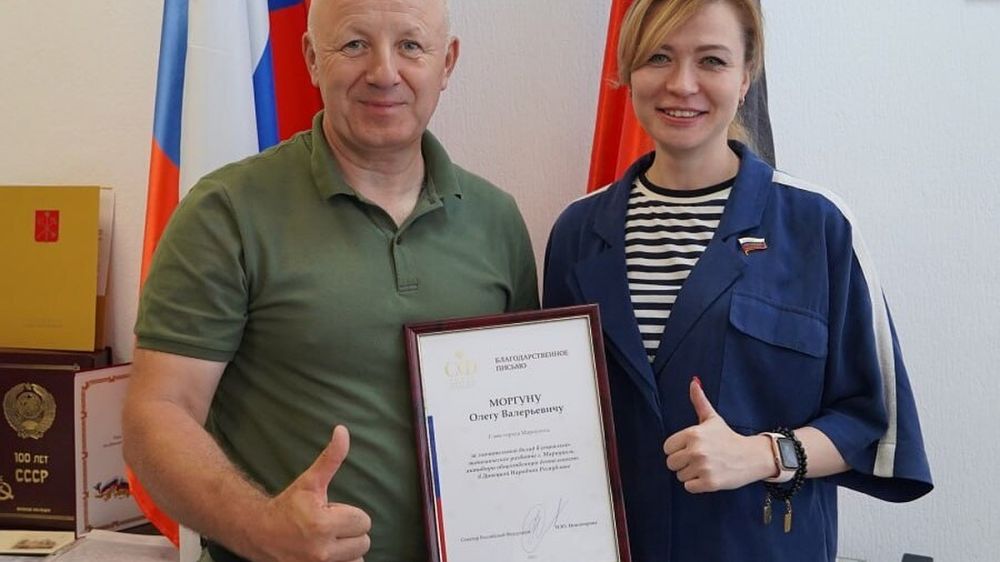 Сенатор Никонорова вручила благодарность мэру Мариуполя за развитие города