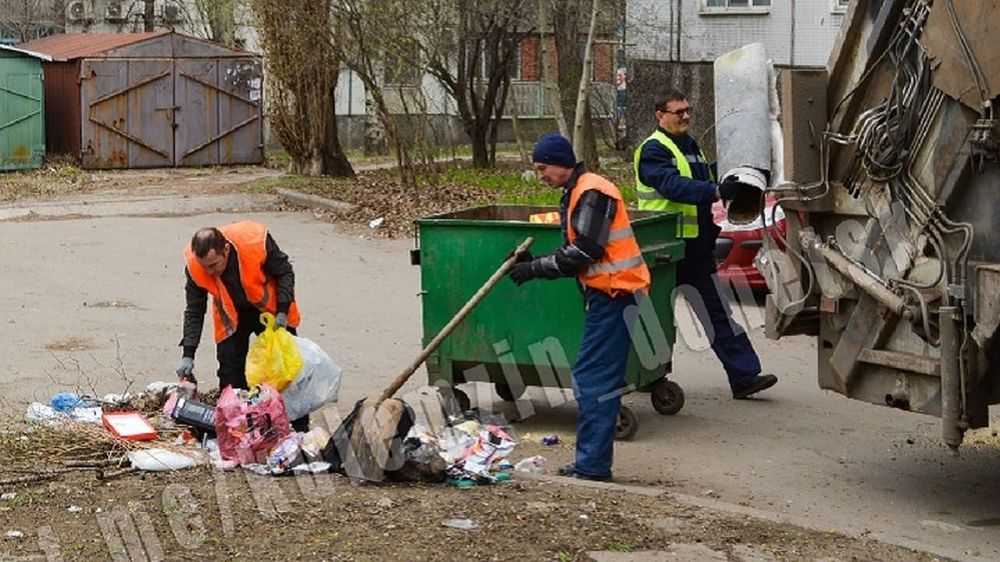 В Донецке и Макеевке растет число жалоб жителей на несвоевременный вывоз мусора