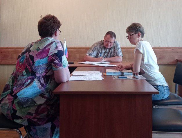 Сегодня, 7 августа, в администрации Киевского района г. Донецка, прошел личный прием главы администрации Киевского района г. Донецка - Валентина Левченко