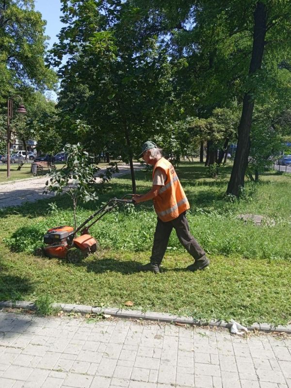 Василий Ткачук: Сегодня сотрудниками муниципальных унитарных предприятий администрации города Донецка "Управляющая...