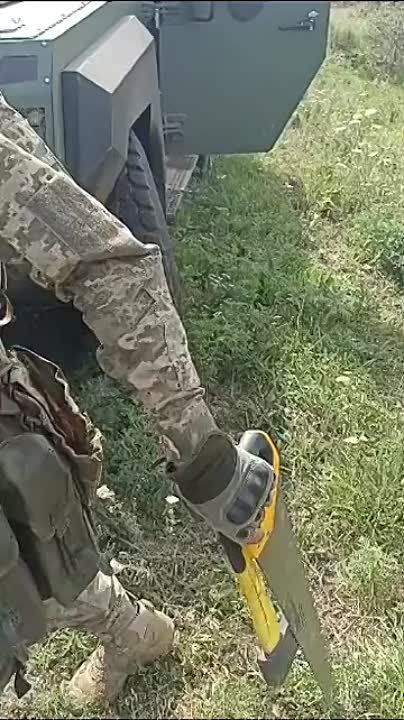 Чингис Дамбиев: О качестве поставляемого Украине канадского бронеговна