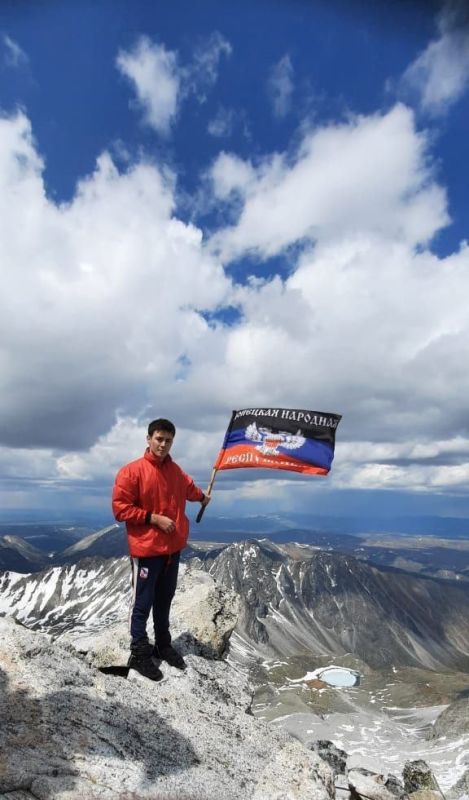 8 августа в мире отмечается Международный день альпинизма или День альпиниста — праздник, который не знает границ, объединяя всех сильных духом людей