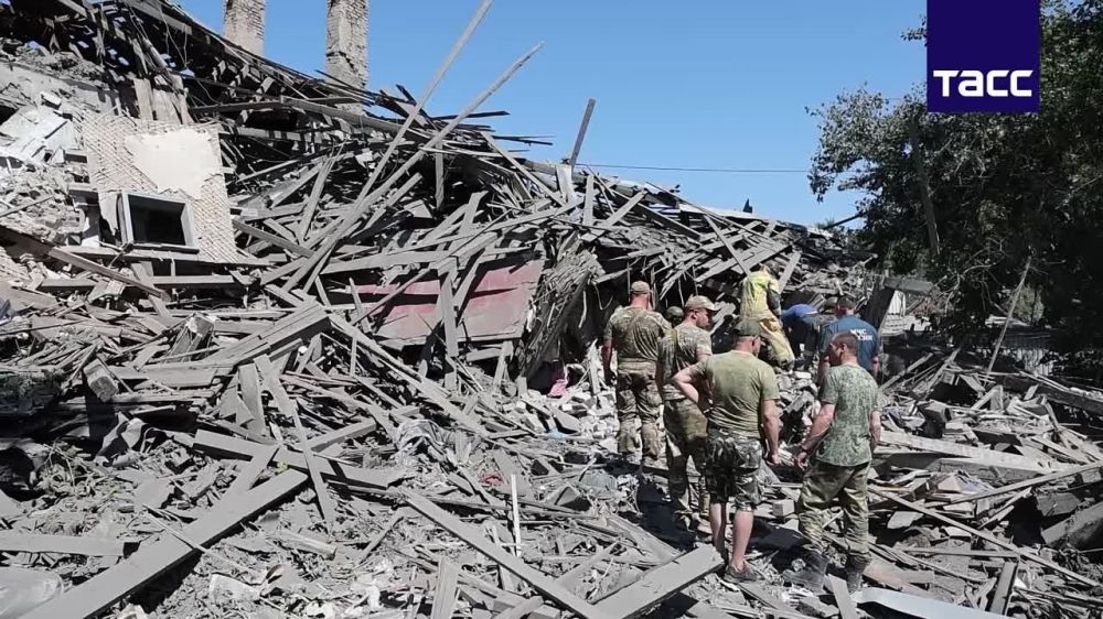 Пожилая женщина погибла при обстреле со стороны ВСУ Петровского района Донецка, сообщил в Telegram-канале мэр города Алексей Кулемзин