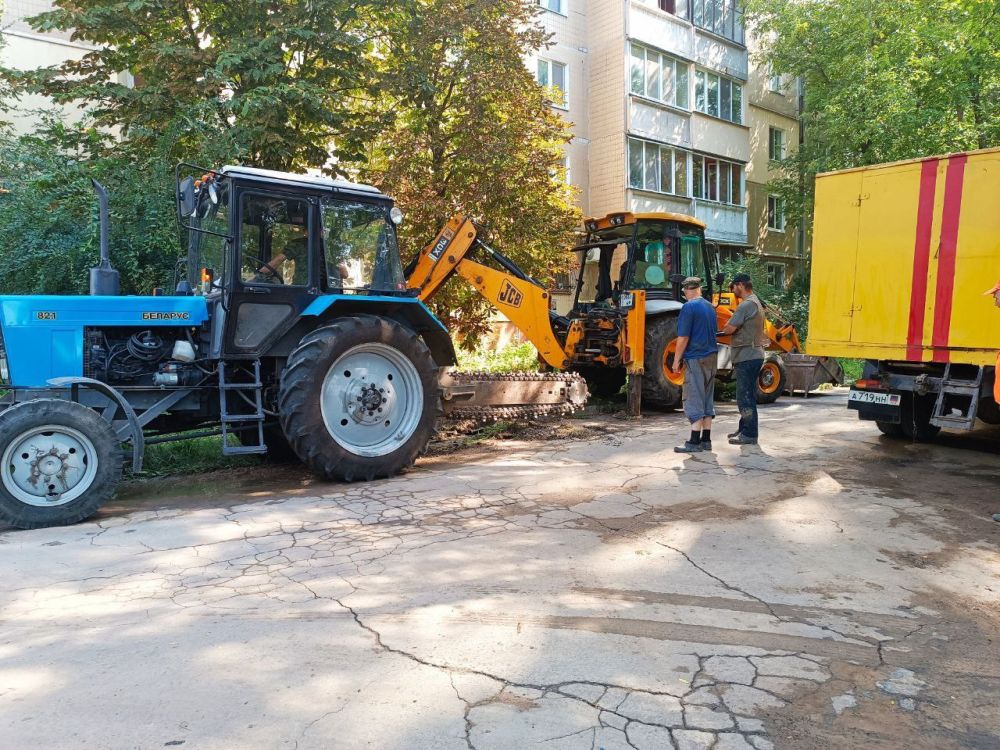 Василий Ткачук: Сегодня водопроводно-канализационная служба № 6 (Калининский район) " Филиала "ДПУ ВКХ" ГУП ДНР "ВОДА ДОНБАССА" ликвидируют порыв на водопроводе д=100 мм по адресу: ул. Черниговская, 6 "б"