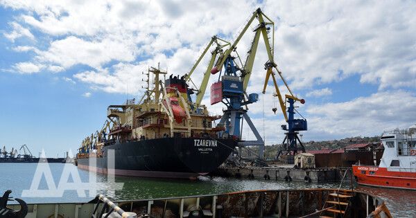 Порт Азова подключился к доставке грузов в Мариуполь, первое судно привезло сантехнику