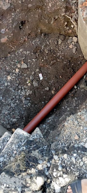 Василий Ткачук: Сегодня силами ЖЭУ № 1 МУП АГД "УК Калининского района г.Донецка" выполнены работы по замене аварийного участка трубопровода системы водоотведения от колодца до ввода в жилой дом № 4 по ул. Лабутенко