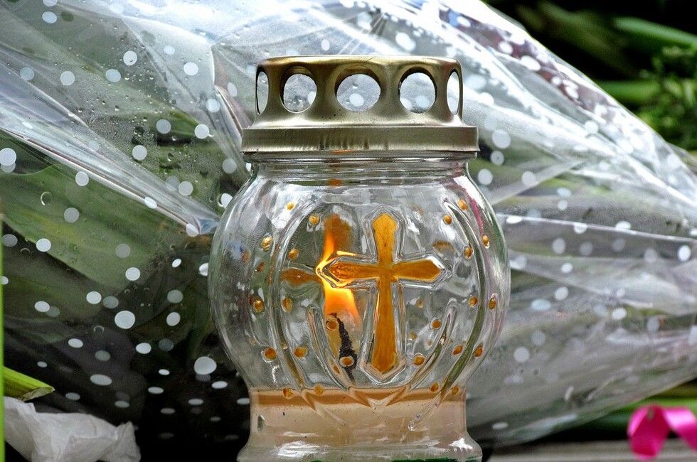 В Горловке от травм скончалась шестилетняя девочка, которая выпала из окна дома 10 августа