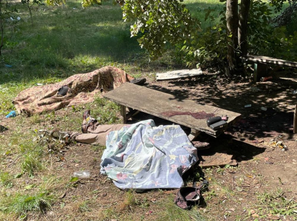 Юрий Котенок: 18+ В Киевском районе Донецка на украинском кассетном боеприпасе подорвались трое рабочих — два человека погибли на месте, еще один госпитализирован, в данный момент он находится в реанимации