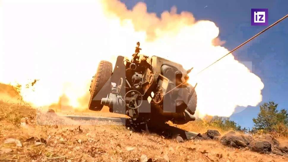 Военкор «Известий» показал работу артиллерии ВС РФ в районе Клещеевки