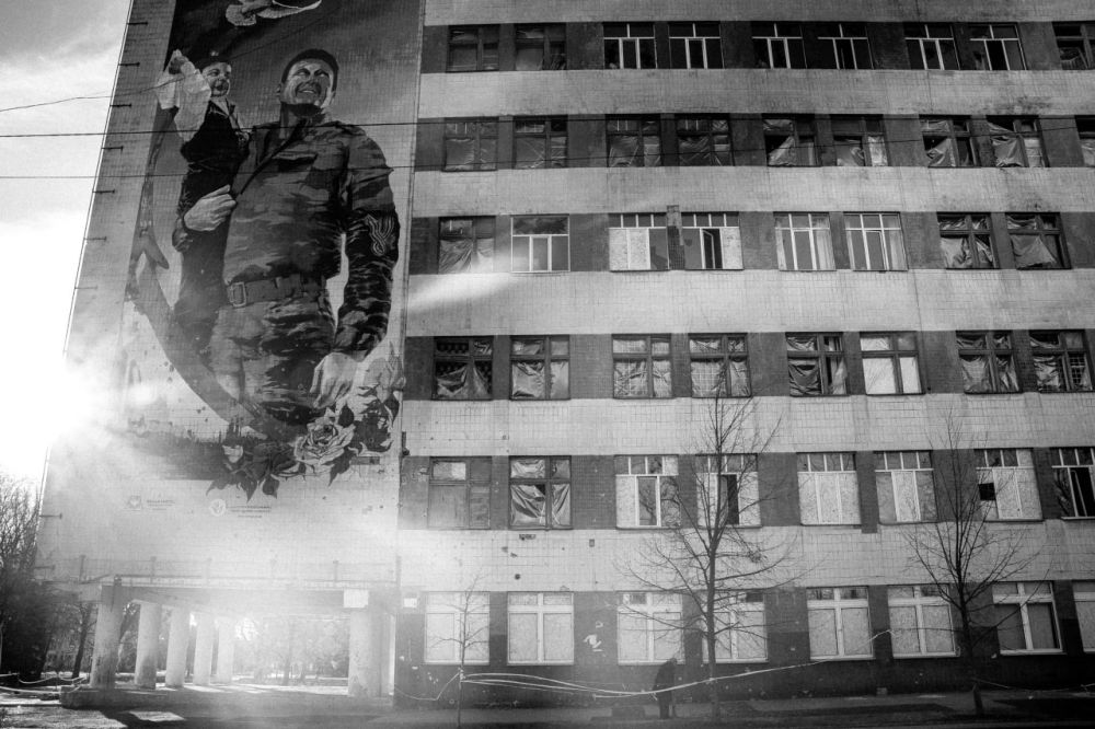 Денис Григорюк: На эти мысли меня натолкнули арт объекты "Донецк Непокоренный", которыми утыкан весь город в честь грядущих праздников