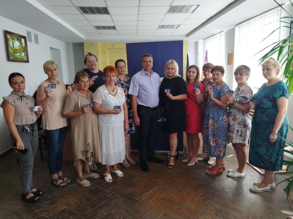 Василий Ткачук: Вручил новым членам Калининского местного отделения Всероссийской Политической Партии «Единая Россия» партийные билеты!