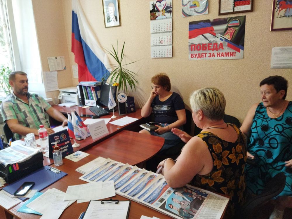 Василий Ткачук: В четверг, 24 августа, в общественной приемной Всероссийской политической партии «Единая Россия», Калининского района города Донецка состоялся приём граждан заместителем главы администрации района Андреем Стеценко