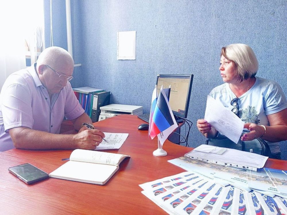 Наталья Бегуненко: В пятницу, 25 августа, в общественной приёмной партии «Единая Россия» Петровского района г. Донецка состоялся приём граждан первым заместителем главы администрации Петровского района г. Донецка Плахутиным Юрием Ивановичем