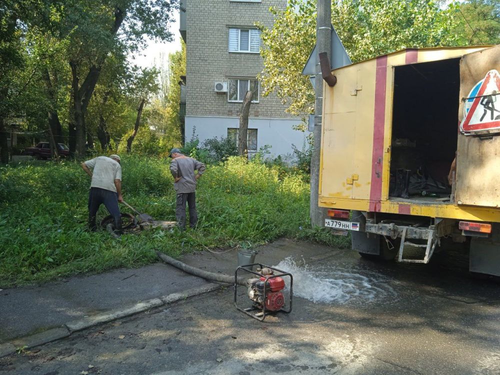 Василий Ткачук: Сегодня силами водопроводно-канализационной службы № 6 (Калининский район) Филиала "Донецкое ПУВКХ" ГУП ДНР "Вода Донбасса" ведутся работы по ликвидации утечки на водопроводе по адресу: ул. Краснофлотская, 66