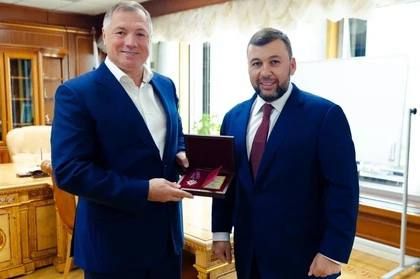 Денис Пушилин вручил вице-премьеру России Марату Хуснуллину орден Республики