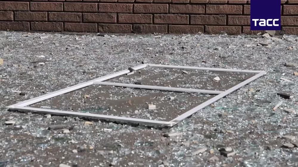 Вооруженные силы Украины утром 30 августа нанесли удар по Ворошиловскому району Донецка, повреждены как минимум два многоквартирных дома, один из которых не заселен