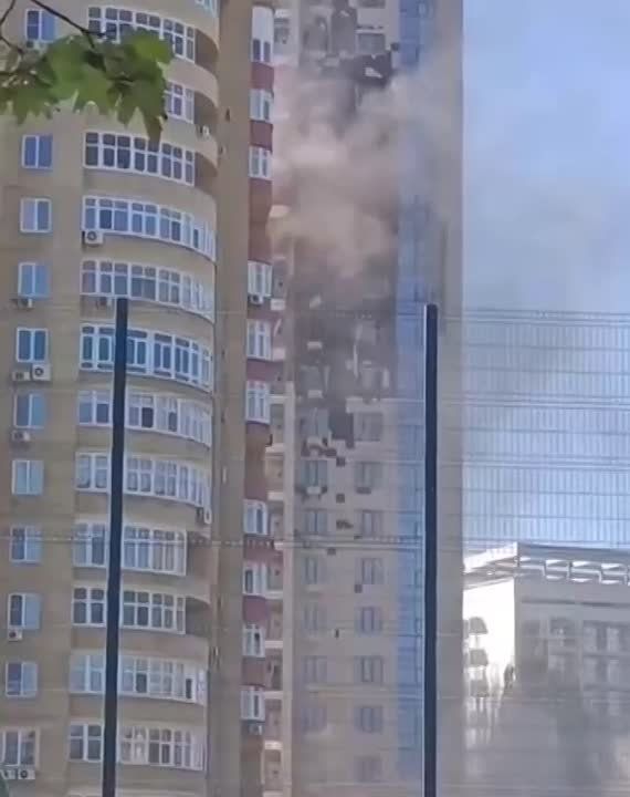 Виктория Мельникова: Последствия прямого попадания в новостройку в центре Донецка