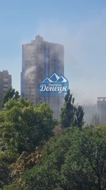 Борис Рожин: Попадание в многоэтажку в центре Донецка.