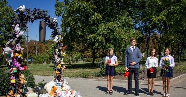 В Донецке почтили память погибших детей Донбасса, которые завтра не услышат первого звонка