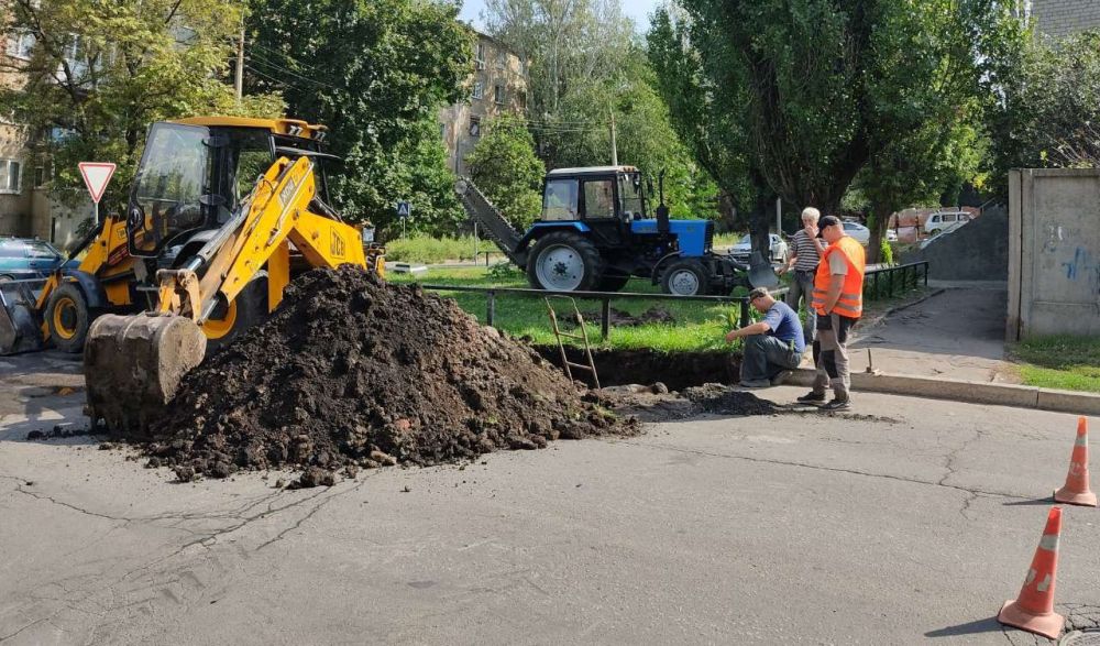 Василий Ткачук: Сегодня силами водопроводно-канализационной службы № 6 (Калининский район) Филиала "Донецкое...