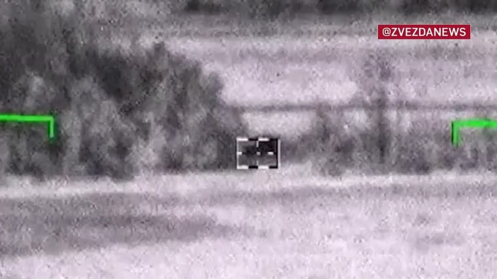 Борис Рожин: Экипаж вертолета Ка-52 точным ударом управляемой ракеты уничтожил боевую бронированную машину ВСУ на Южно-Донецком направлении