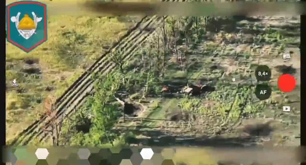 Евгений Лисицын: Хохлы пока на предпринимают активных попыток штурма на Южно-Донецком направлении, но их бронетехника уже вовсю горит в этом районе