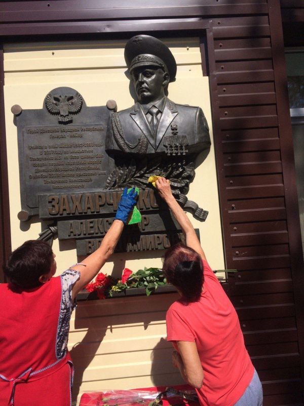 Василий Ткачук: Сегодня, в рамках мероприятия "Память жива" на территории Калининского района г. Донецка прошла акция "Дорогами воинской славы" посвященная 80-я годовщине Дня освобождения Донбасса от немецко-фашистских захватчиков