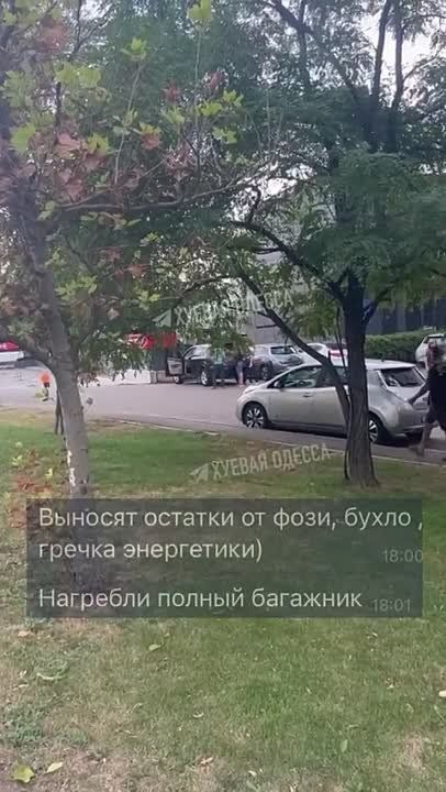 � ������ ������� ��������� ����� ��������� ����� ������� �����: ���-�� ����� ���� ������, � ���-�� ���� ��������