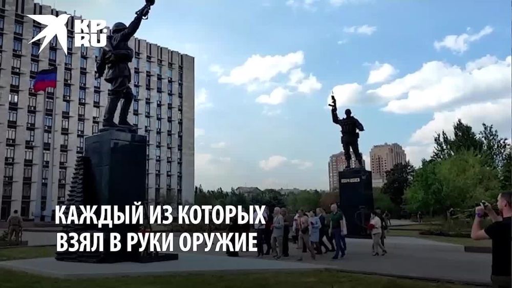 В Донецке открыли памятник шахтерам - защитникам Донбасса