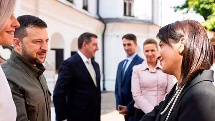 Марина Ахмедова: Жена Пашиняна приехала в Киев и там начала кокетливо улыбаться Зеленскому, а потом сокрушаться о том, что гибнут дети