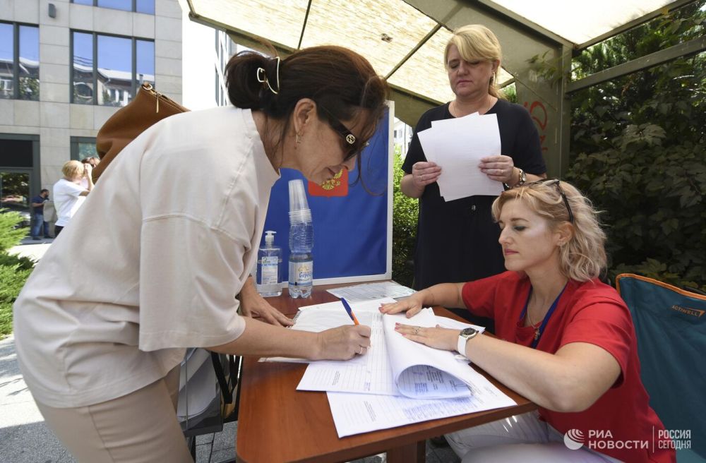 Жители Донецка активно голосуют на выборах