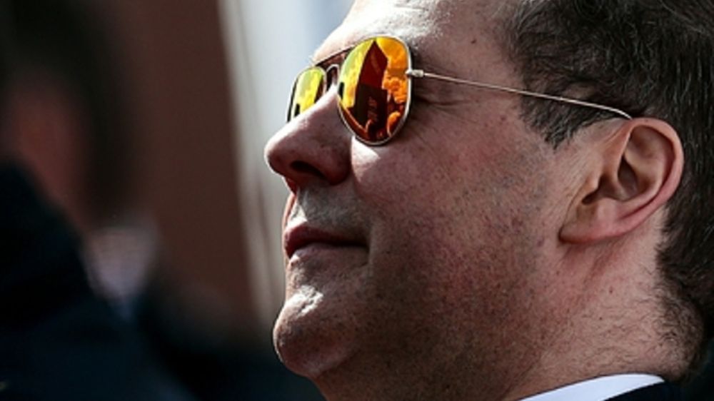 Дмитрий Медведев наградил бойцов возле линии фронта в ДНР