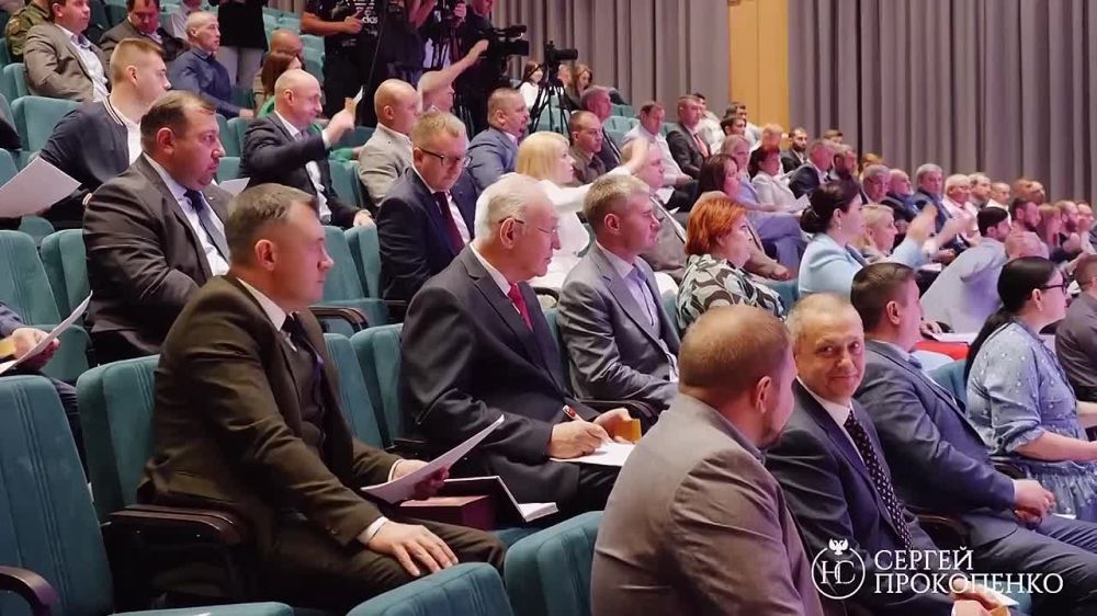 Дорогие друзья!. Состоялось первое пленарное заседание первого созыва Народного Совета Донецкой Народной Республики, как субъекта Российской Федерации. Впервые в истории нашей Республики сформирован Парламент из федеральных политических партий