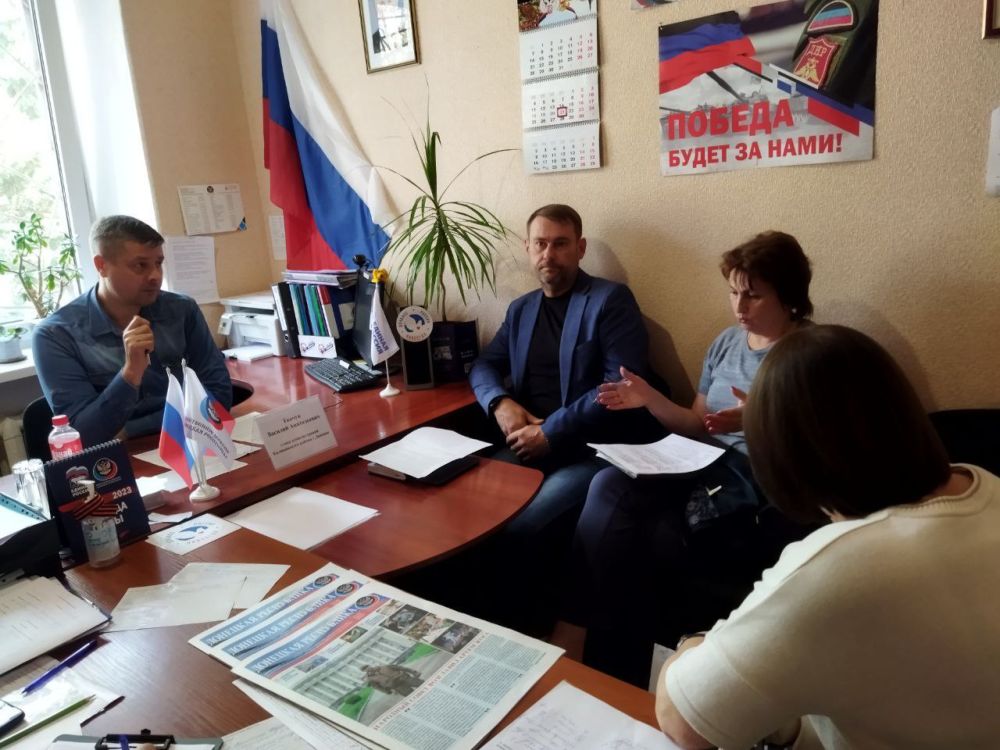 Василий Ткачук: Провел прием граждан в общественной приемной Всероссийской политической партии «Единая Россия», в ходе которого поднимались различные вопросы касающиеся жизнедеятельности района