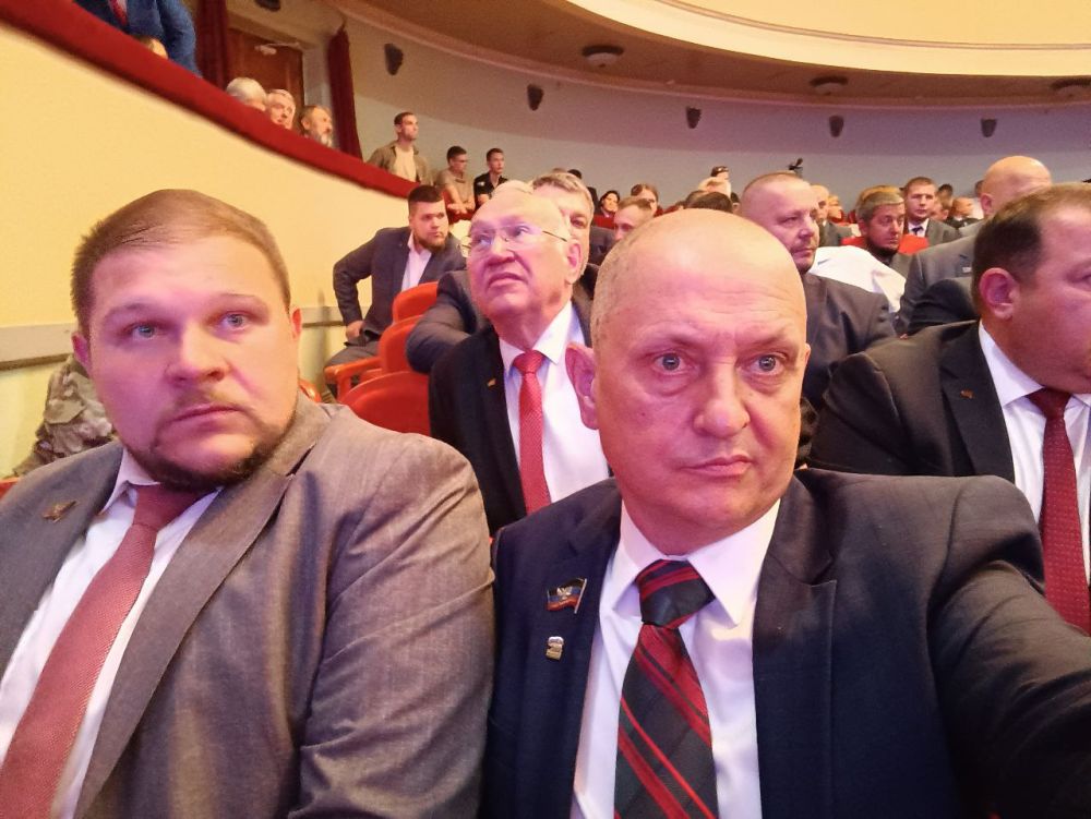 Дмитрий Огилец: Очень волнительно сегодня было принять участие в выборах и присутствовать на инаугурации Главы Донецкой Народной Республики! Поздравляю Денис Владимирович!