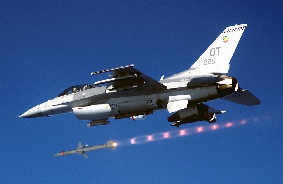 ��� ��������� ������ AGM-88 HARM �� �������