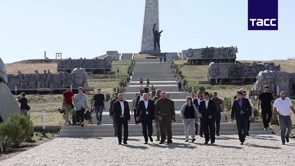 Кадры визита госсекретаря Союзного государства России и Белоруссии Мезенцева в ДНР