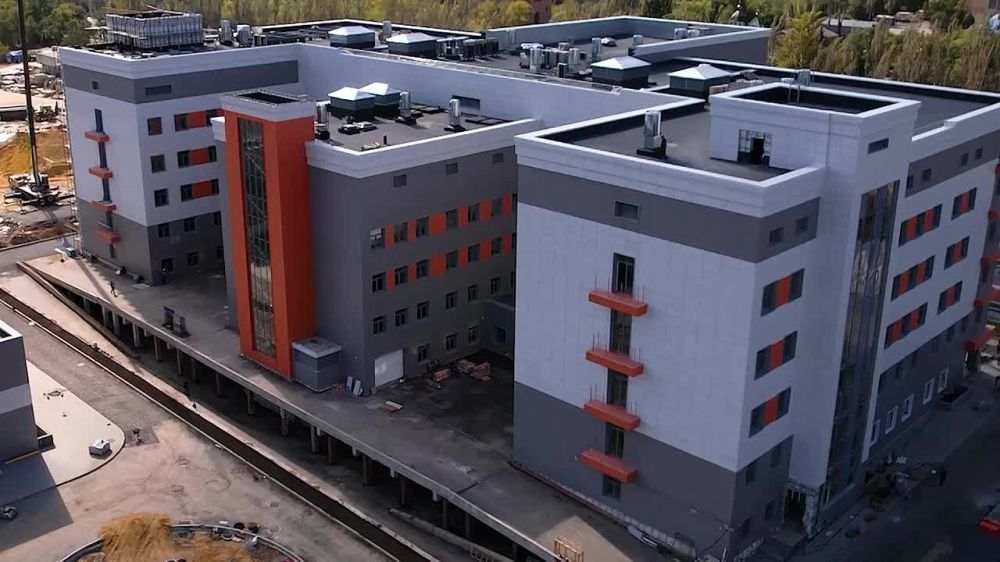 Марат Хуснуллин: В перинатальном центре в Донецке приступили к монтажу медицинского оборудования