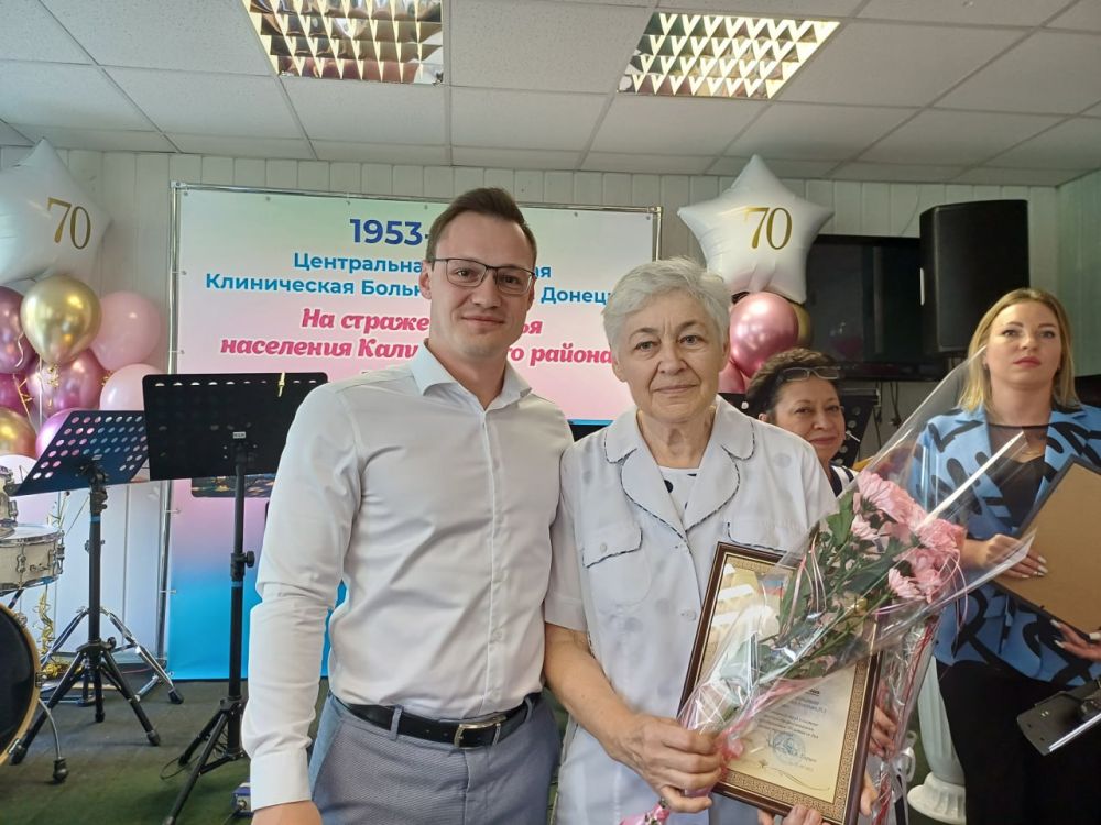 Дмитрий Гарцев: Сегодня, по случаю 70-летнего юбилея, поздравил коллектив Центральной городской клинической больницы №3 города Донецка