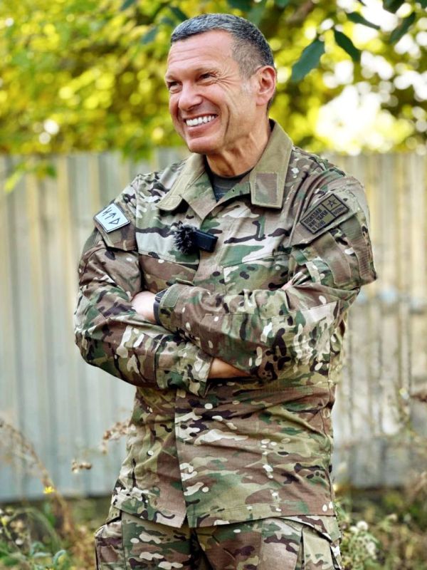 Вернулся в Москву из очередной командировки на фронт