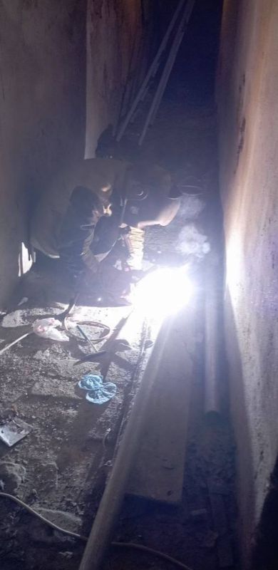 Василий Ткачук: Силами подрядной организации шефа-региона города Москвы ведутся работы по замене вводного крана и труб холодного водоснабжения по улице Лабутенко 2