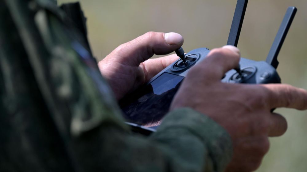 Попытки сберечь технику, победа в битве дронов, отказ в помощи. Главное на Украине на 13:00 4 октября