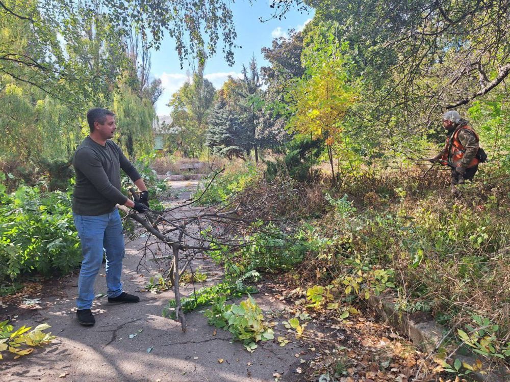 Василий Ткачук: В рамках проведения акции «Чистый четверг» силами предприятий, учреждений, организаций Калининского района г. Донецка был организован субботник