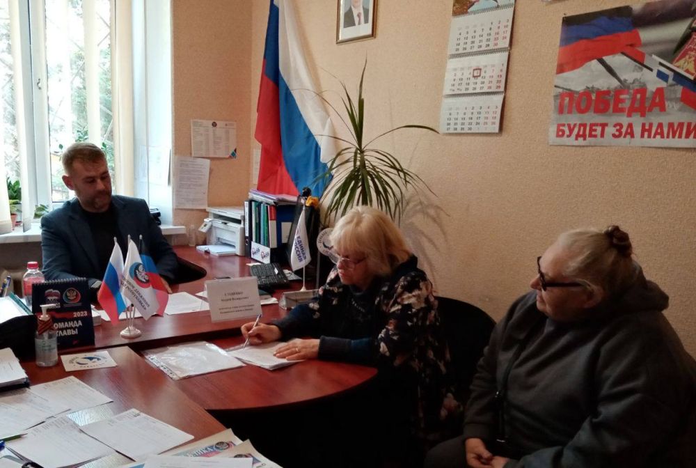 Василий Ткачук: В четверг, 5 октября, в общественной приемной Калининского района города Донецка , состоялся приём граждан с заместителем главы администрации района Андреем Стеценко