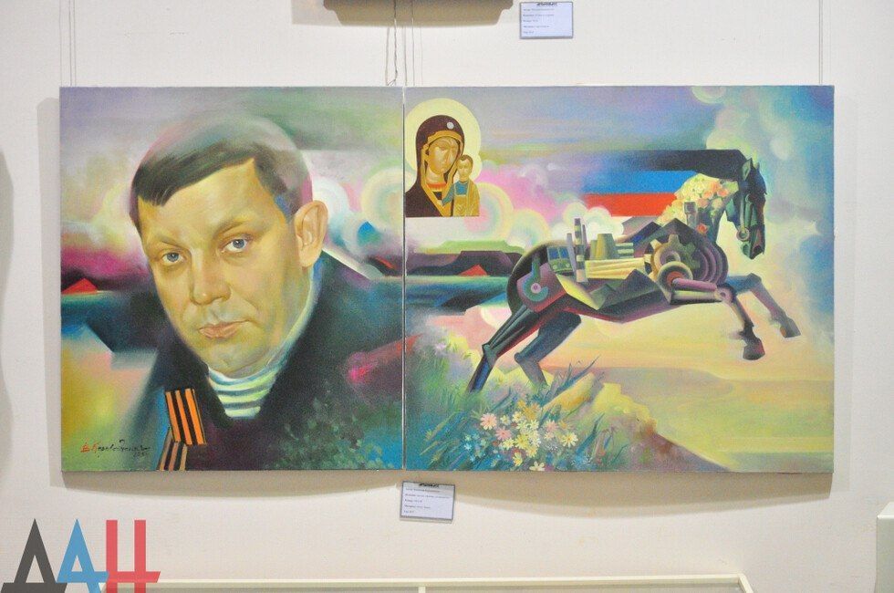 Выставка портретов Героев ДНР пройдет в 25 городах региона ко Дню флага Республики