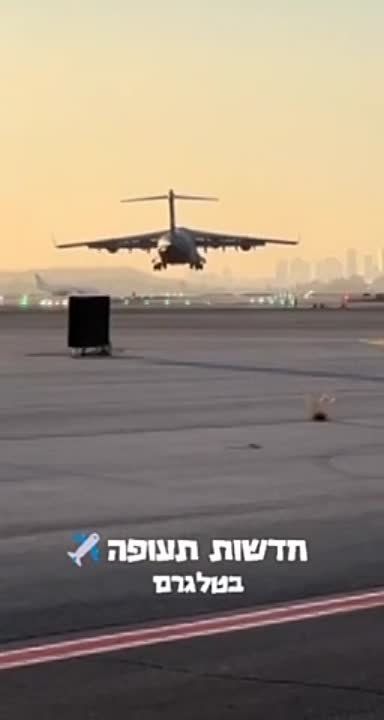 ������� �������: ������-������������ ������� C-17A Globemaster III � C-130 Hercules ��� ��� ��������� � ����-���� � ������������ ������� ��� �������